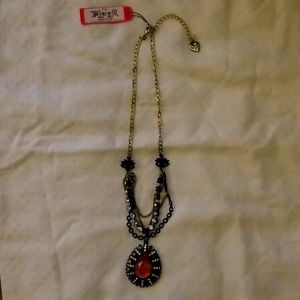 BETSEY JOHNSON NECLACE